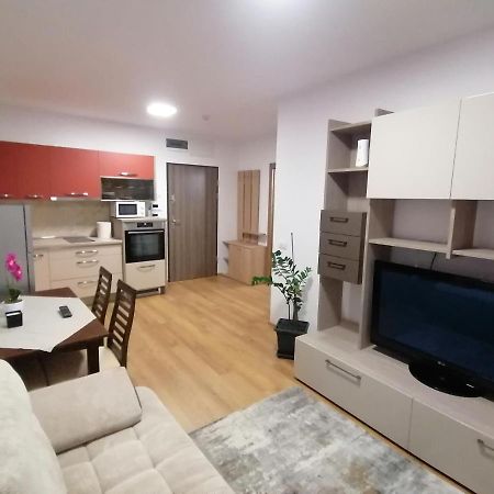 Apartman Sarah Lägenhet Oradea Exteriör bild