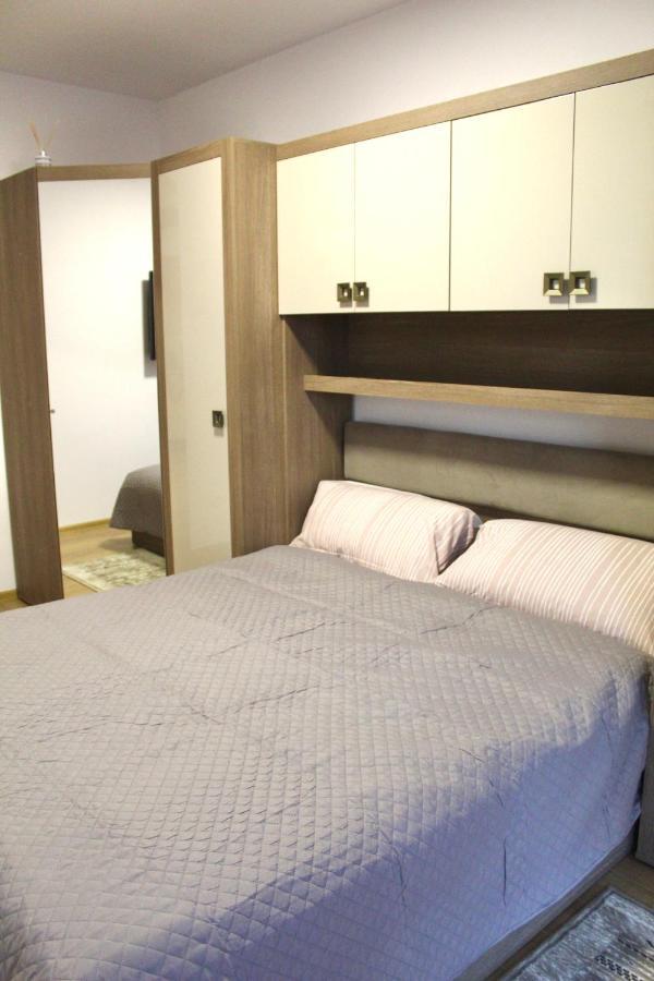 Apartman Sarah Lägenhet Oradea Exteriör bild