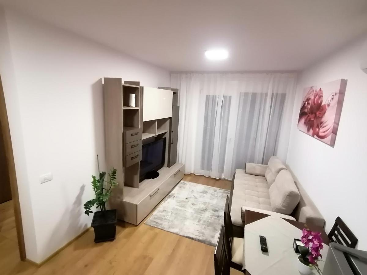 Apartman Sarah Lägenhet Oradea Exteriör bild