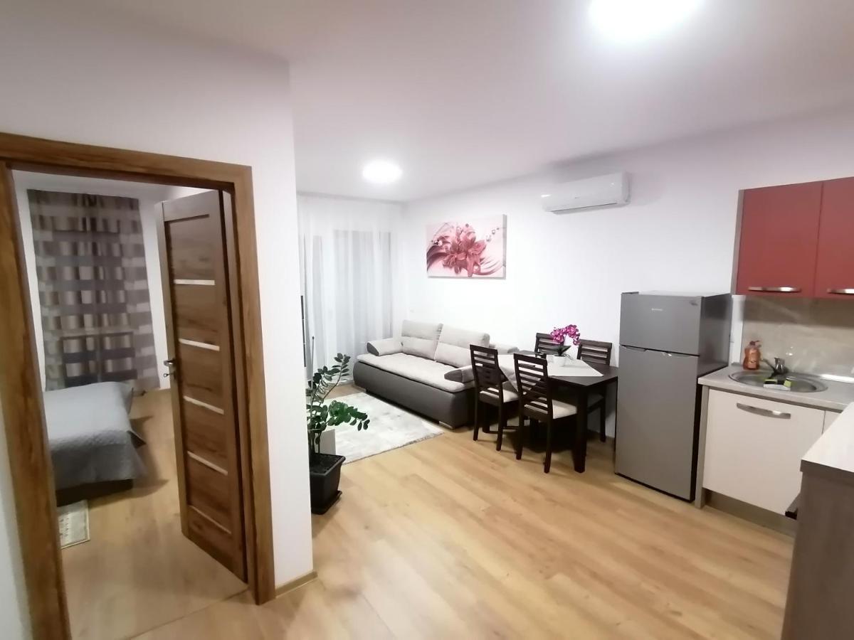 Apartman Sarah Lägenhet Oradea Exteriör bild
