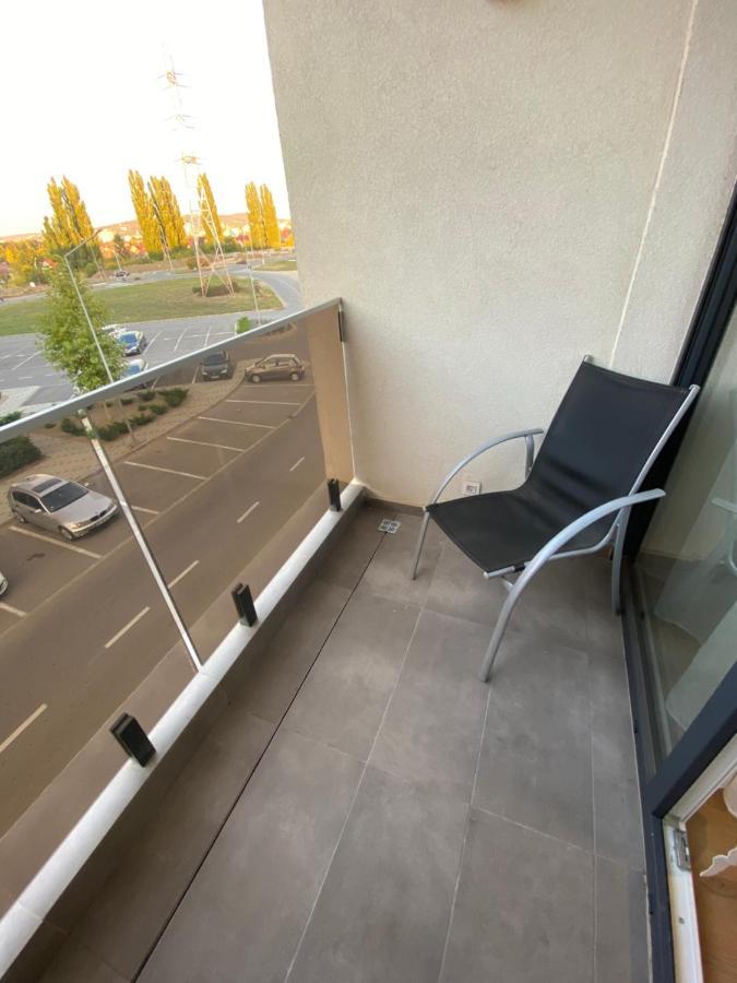 Apartman Sarah Lägenhet Oradea Exteriör bild