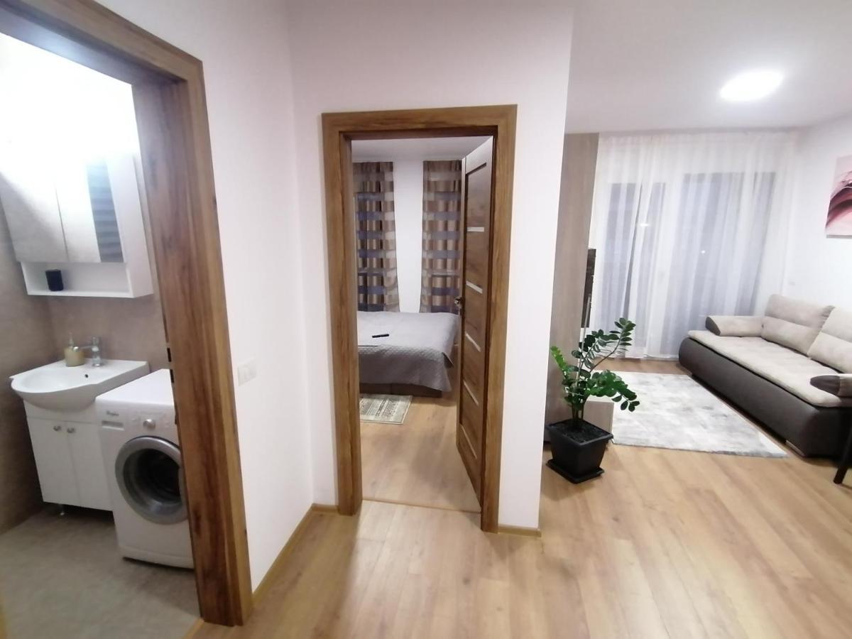 Apartman Sarah Lägenhet Oradea Exteriör bild