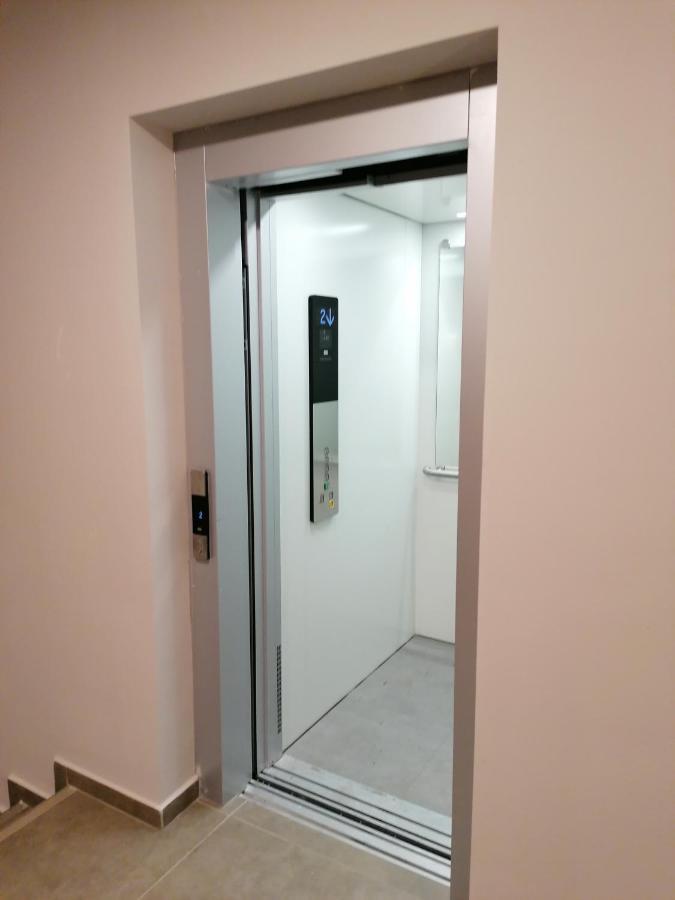 Apartman Sarah Lägenhet Oradea Exteriör bild