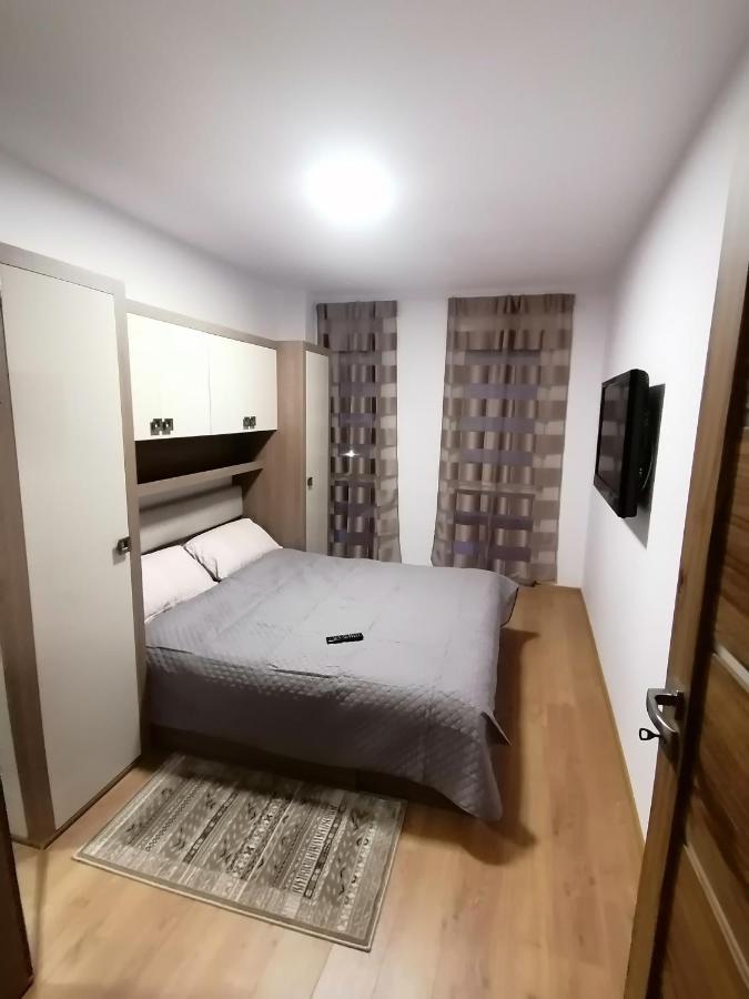 Apartman Sarah Lägenhet Oradea Exteriör bild